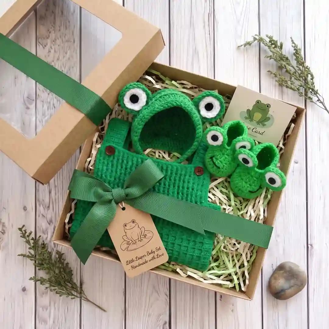 Frog Baby Crochet Pattern PDF, Easy Baby Romper, Bonnet & Booties Set, Newborn 0-3 Months Costume, Photo Prop thumbnail 4
